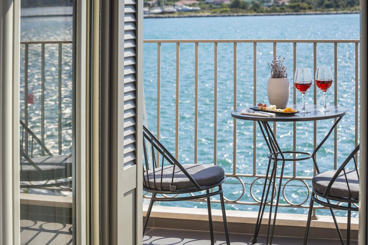 Argostoli Marina Suites ภายนอก รูปภาพ